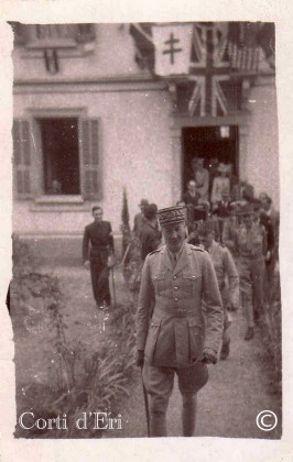 1943 le Général Giraud à Corte sortant de la sous-préfécture (Copier)