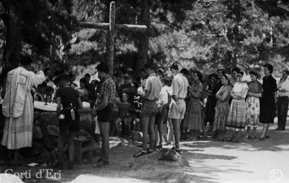 Messe célébrée dans la vallée de la Restonica à Tragone pour l'Abbé Casanova - Août 1955 (Copier)